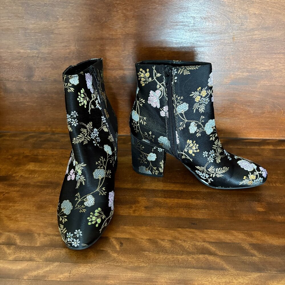 Bar III Gatlin Round Toe Ankle Boots Black Versailles Flowers Whimsigoth Glam 8